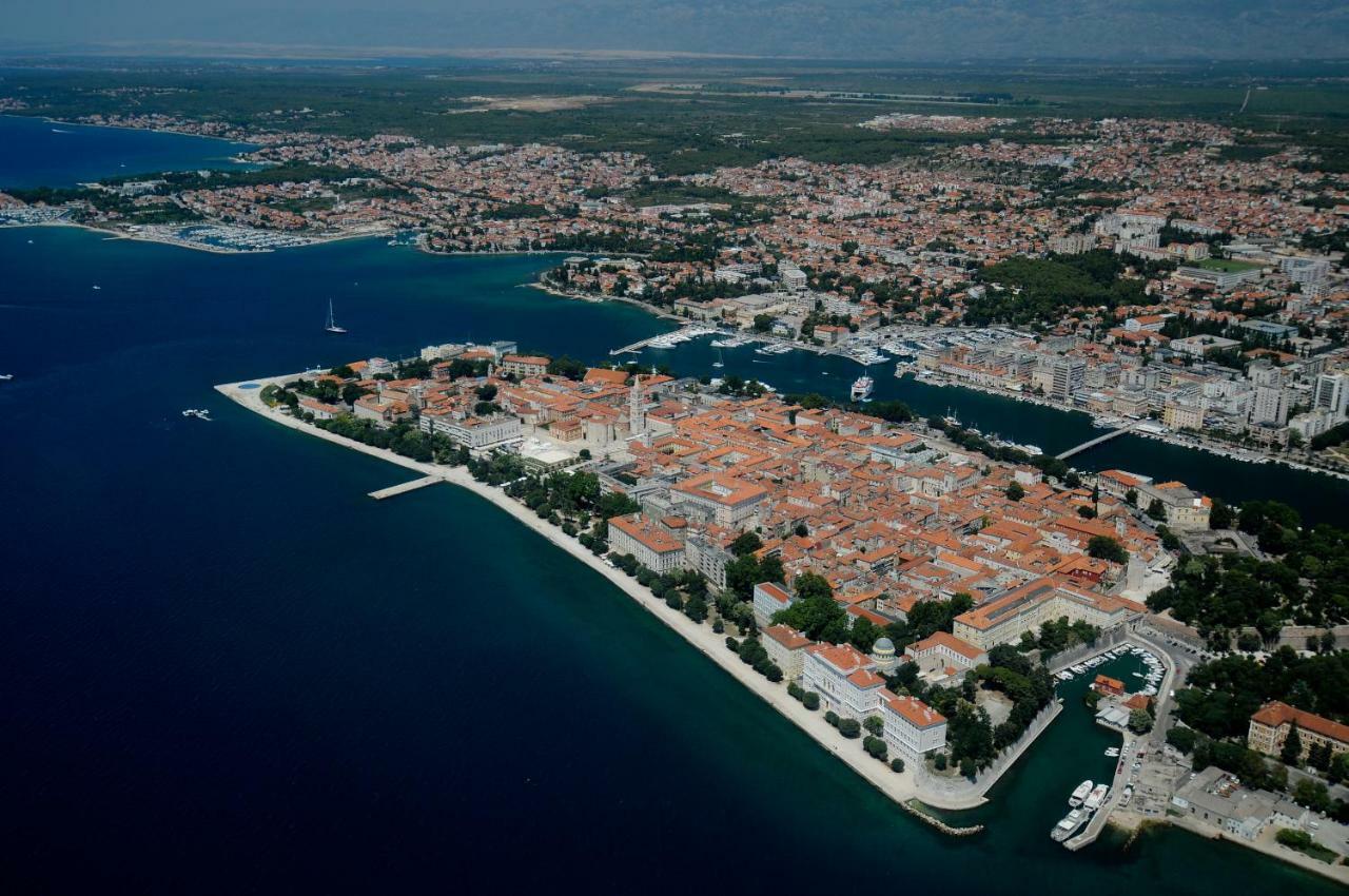 Apartment Monika - Private Terrace & Parking Zadar Exterior photo